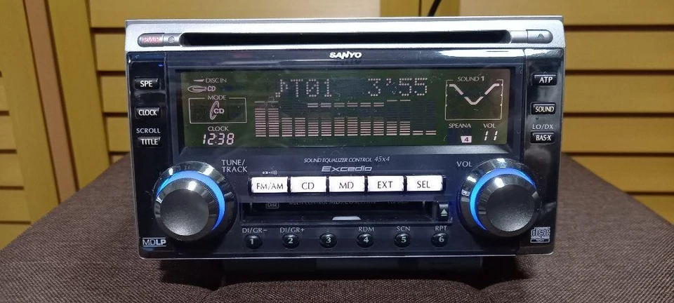 Sanyo Classic Car Cd Md Receiver Cdf-Md8 Vintage Stereo Radio Player Cd/Md Deck - Image 1 of 4