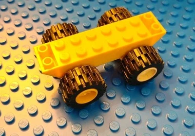LEGO Amarillo 2x8x1 1/3 Base Coche con Neumáticos Foto 1 de 3