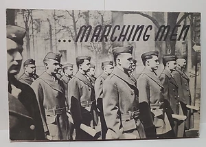 WWII UNIVERSITY OF CHICAGO 1943 FOLD OUT ALUMI GIFT BROCHURE MARCHING MEN RRP 76 - Picture 1 of 4