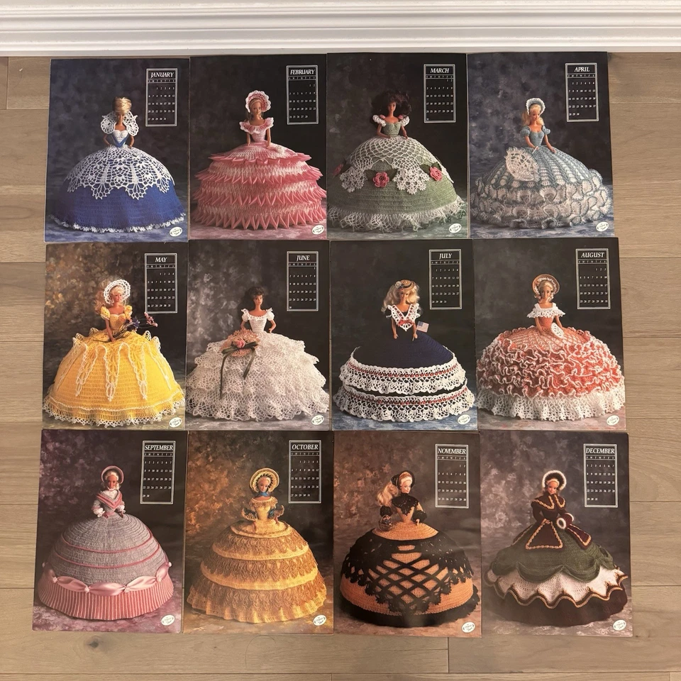 Vestido de boneca Annies Attic moda Miss 1991 folheto padrão crochê completo - Imagem 1 de 4