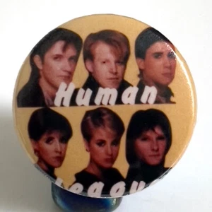 RARO Vintage Años 80 THE HUMAN LEAGUE Pinback Botón Pin 1" Insignia Reino Unido Sintetizador Banda - Imagen 1 de 2