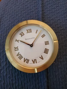 Tiffany & Co. Reloj de viaje de escritorio redondo de latón de 3 pulgadas - Imagen 1 de 4