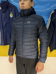 Chaqueta acolchada con capucha Arcteryx Cerium LT Gorpcore para hombre talla M azul - Imagen 1 de 14