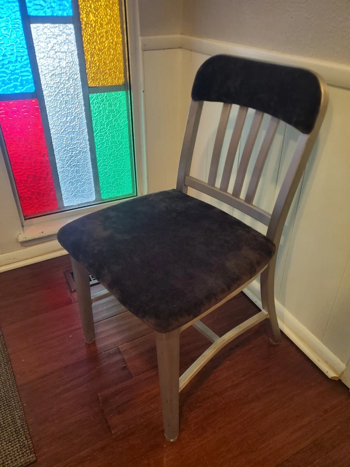 Sillas tapizadas de aluminio Emeco Foto 1 de 1