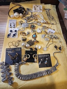 Estate Jewelry 35 pezzi INUSUALI NO spazzatura ARGENTO E TONO ORO alcuni nuovi (742) - Foto 1 di 22