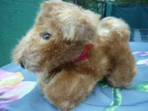 DDR Plüschtier Hund kuscheltier mit rotem Igelitt Halsband UNBENUTZT - Bild 1 von 3