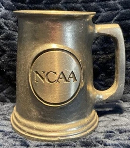 NCAA Zinnkrug Bierstein Souvenir 5 cm hoch - Bild 1 von 4