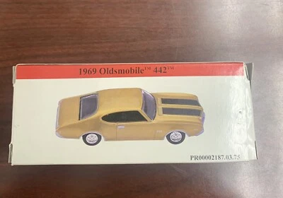 Readers Digest 2001 'Mail Away' Premium Diecast 1969 Oldsmobile 442 dorado 1/64 Foto 1 de 4