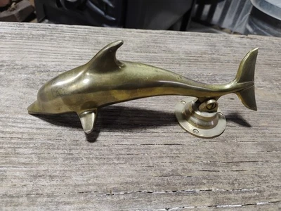 Llamador de puerta de delfín de latón vintage Foto 1 de 4