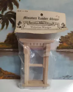 Miniatur Holzladen #1162 viktorianisches Fenster neu unvollendet Maßstab 1:12 - Bild 1 von 3