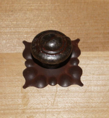 Möbelknopf  mit Rosette, Oberfläche Rost-Antik, Sonderposten - Bild 1 von 2