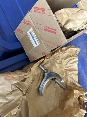 Discontinued Toyota Supra 6-speed 1993-98 Transmission Assembly Gear Fork - Image 1 of 4