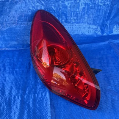 Luz trasera convertible Pontiac Solstice 2006-2010 lado izquierdo del conductor Foto 1 de 4