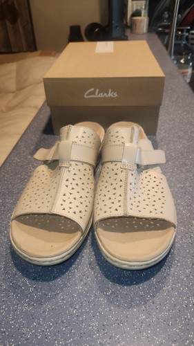 Clarks Leisa Fox Ultimate Comfort Collection sandalo slide in pelle avorio 9M