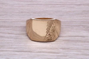 Large Patterned Yellow Gold Signet Ring, Suitable for Ladies and Gents - Picture 1 of 6