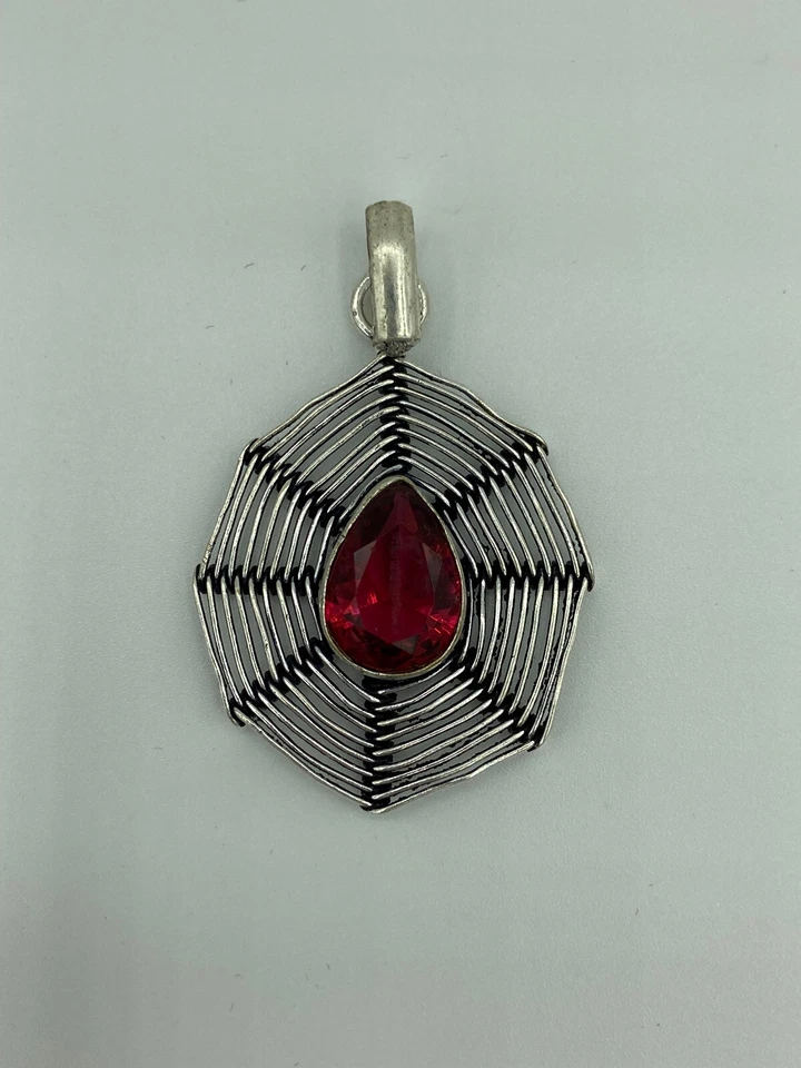 Colgante de telaraña de plata de ley con lágrima facetada de piedras preciosas de kuncita natural Foto 1 de 1