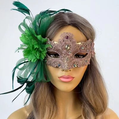 Máscara de mascarada verde y rosa dorada para baile de graduación Mardi Gras Foto 1 de 4