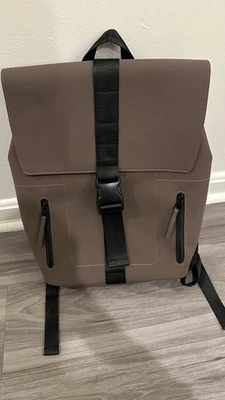 Mochila ZARA Marrón Unisex Goma Poliéster Impermeable Solapa Foto 1 de 4