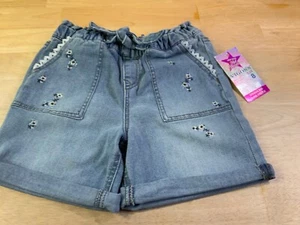 New Girl's Vigoss Denim Shorts with Flowers Sz 8* - Picture 1 of 3