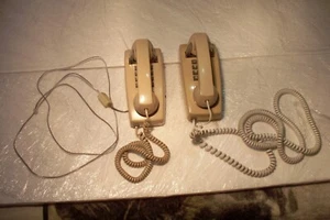 2 Vintage GTE Push Button Telephones Phones RJ11W Untested - Picture 1 of 14