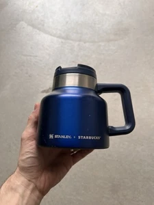 Stanley + Starbucks Edelstahl Vakuum Schreibtisch Reisebecher Tasse 20 Unzen Blau - Bild 1 von 3