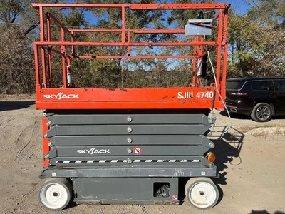 2016 SKYJACK SJIII4740 ELECTRIC SCISSOR LIFT 47" WIDE 46 FT WORKING HEIGHT - Image 1 of 4