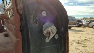 1984 Jeep Grand Wagoneer Passenger Right Front Door Latch With Rods/cables Oem - Image 1 of 3