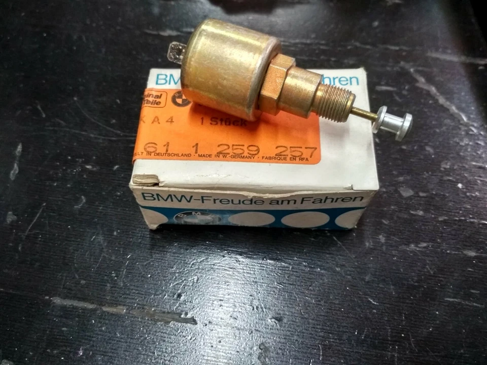 宝马 E12 电动 间置阀门!!全新!! 正品 11611257 保修 & 延长技术支持 — 第 1/1 张图片