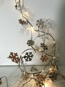 20 LED Glitter Snowflake Copper Fairy Lights - Battery Operated - Picture 1 of 5
