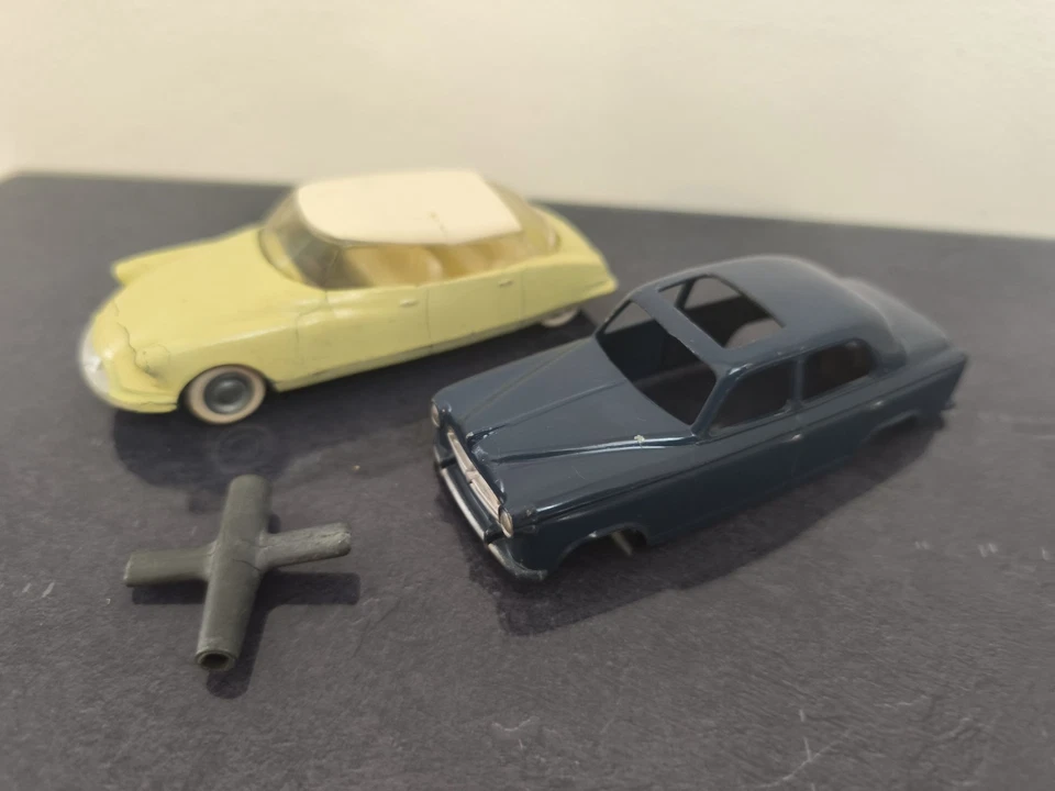 Solido Démontable - Voiture Citroën DS Mecanique - Carrosserie De 403 Peugeot  - Photo 1/4