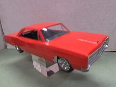 Johan Orange 1967 Plymouth Fury III 2 puertas techo rígido modelo promocional Foto 1 de 4