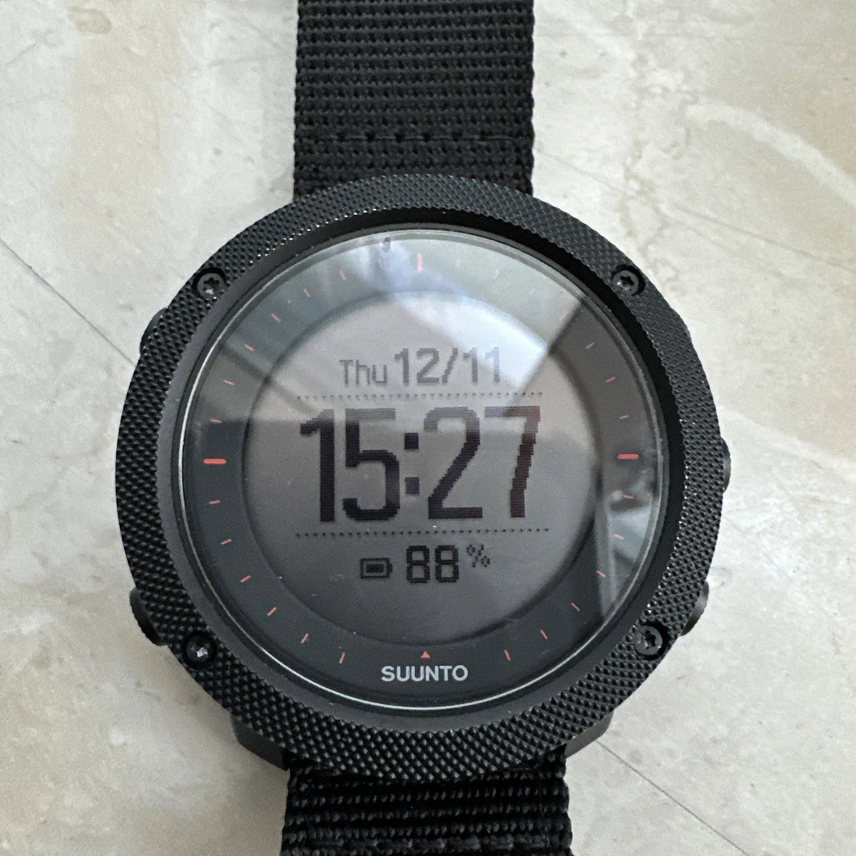 SUUNTO TRAVERSE ALPHAのBLACK RED