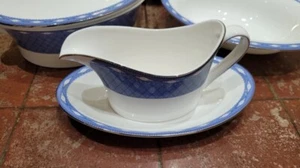 WEDGWOOD DIAMONDS DEBENHAMS GRAVY BOAT & STAND - Picture 1 of 2
