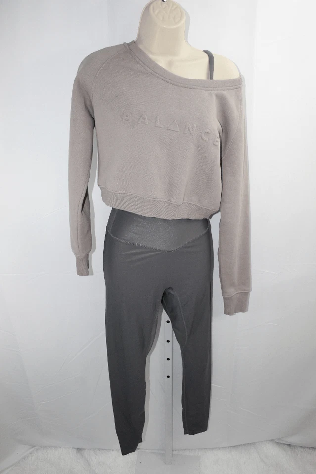 Conjunto de ropa deportiva Balance Athletica Foto 1 de 4