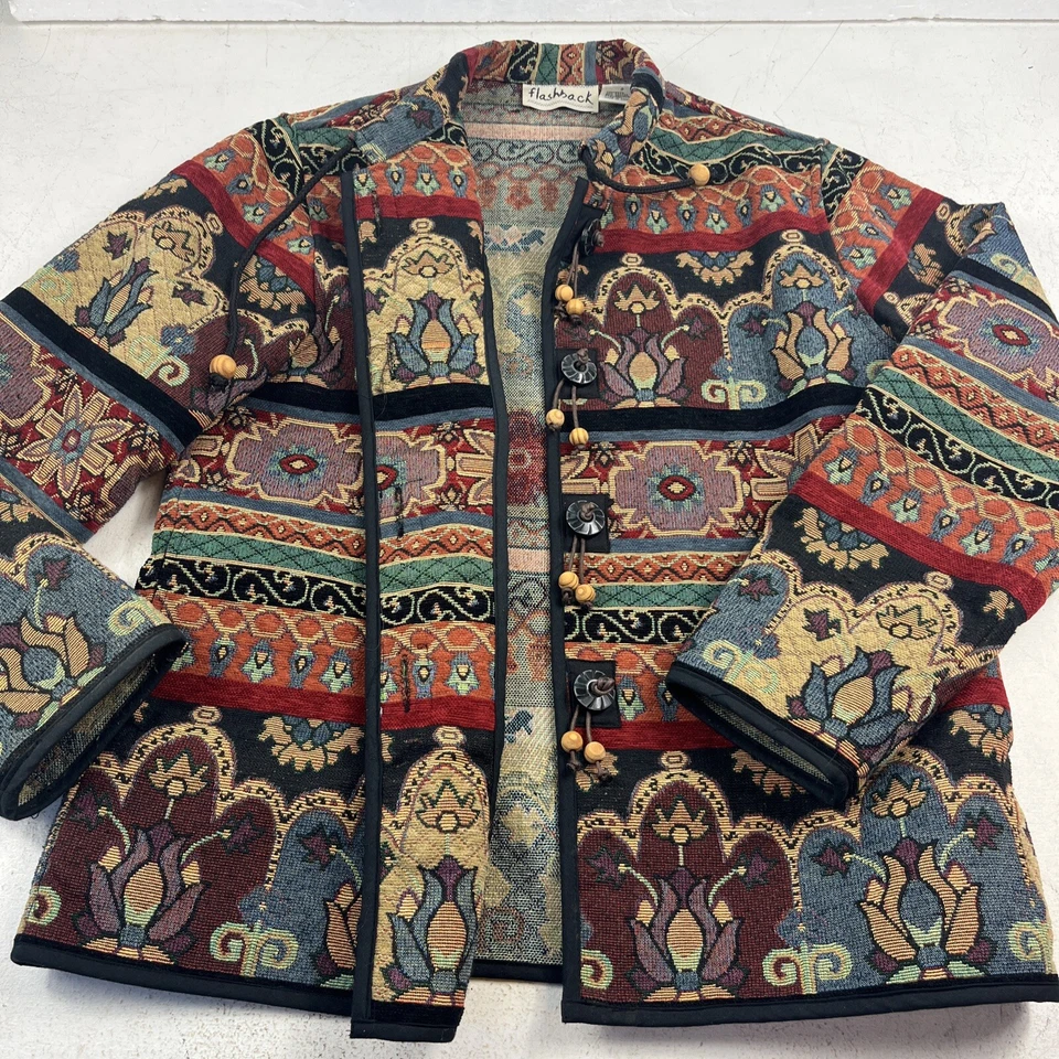 Chaqueta pequeña Flashback para mujer Street-Ware tapiz boho retro hippy festivo Foto 1 de 4