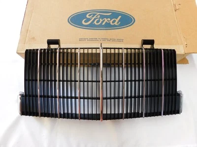 NOS OEM Ford 1992 Lincoln Mark VII Black Grille Chrome Trim - Image 1 of 4