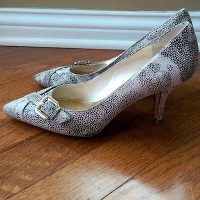 Tacones INC International Concepts color crema/bronceado - talla 7,5 M Foto 1 de 4