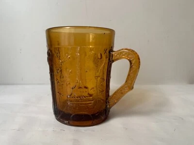 ancienne chope en verre moulé , décor tour eiffel et ballon, expo universelle - Photo 1/4