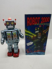 VINTAGE METAL TIN ROBOT 2000 MILLENNIUM BATTERY SPACE TOY ORIGINAL BOX