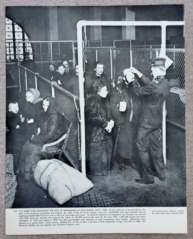 FOTOGRAFÍA 11x14 examinando inmigrantes llegando ellis island nueva york ny en 1909 Foto 1 de 1