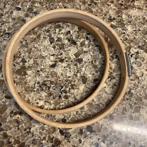 Vintage GIBBS 4” HOLD-TITE Round Wood Non-Felt Embroidery Hoop Made in USA - VGC - Picture 1 of 5