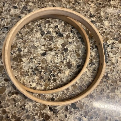 Vintage GIBBS 4” HOLD-TITE Round Wood Non-Felt Embroidery Hoop Made in USA - VGC - Image 1 of 4