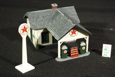 Texaco Gas Station Vintage IHC HO 1:87 Scale Built & Painted Structure - Image 1 of 4