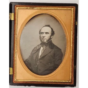 1/4 Platte Daguerreotypie eines Mannes im Thermoplastkoffer - Bild 1 von 11