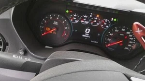 18 CHEVY CAMARO Speedometer cluster 84414956 - Picture 1 of 2