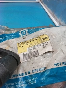 NEW Genuine GM 26056095 Chevy Astro GMC Safari LH Steering Gear Idler Arm NOS! - Picture 1 of 3