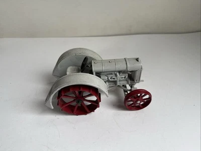 ERTL 1/16 Fordson 1990 Special Edition Tractor  (5) - Image 1 of 4