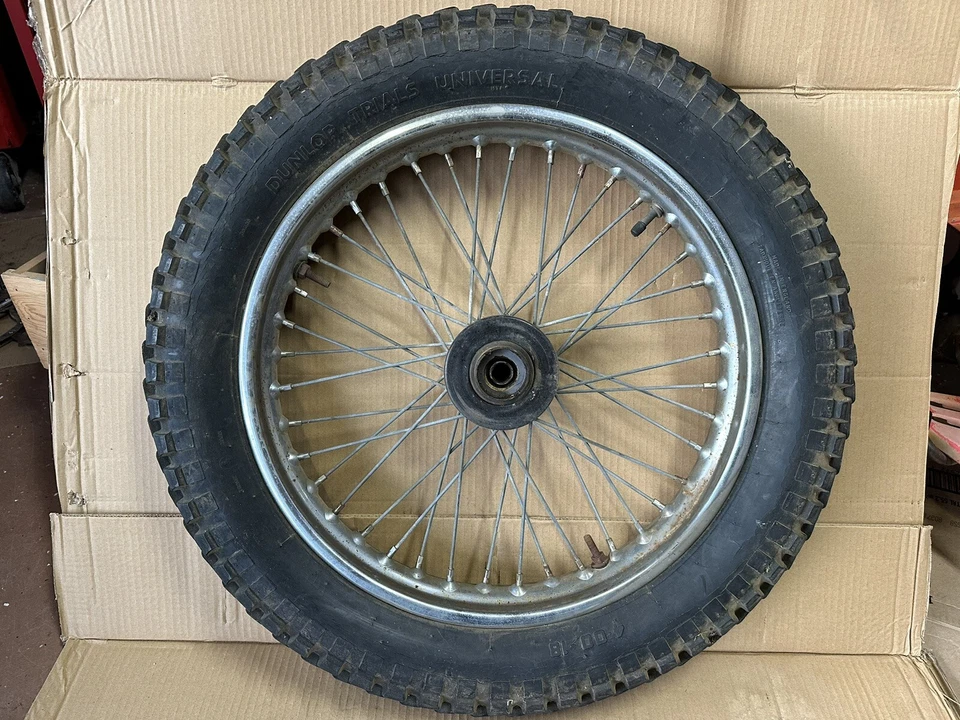 Conjunto de rueda trasera de cambio rápido 70 Triumph TR25W Trophy 18” OE TR25 BSA B25-22 Foto 1 de 4