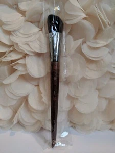 Make Up For Ever #150 Precision Blush Brush - Picture 1 of 2