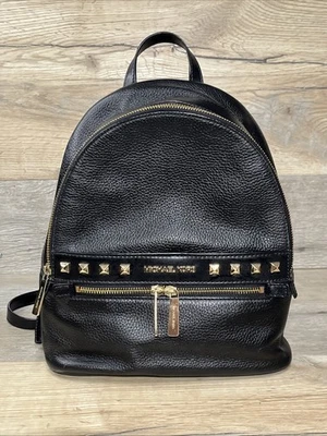Mochila MICHAEL KORS Kenly Mediana Tachonada Cuero Guijarro Negro 35H9GY9B2L Foto 1 de 4